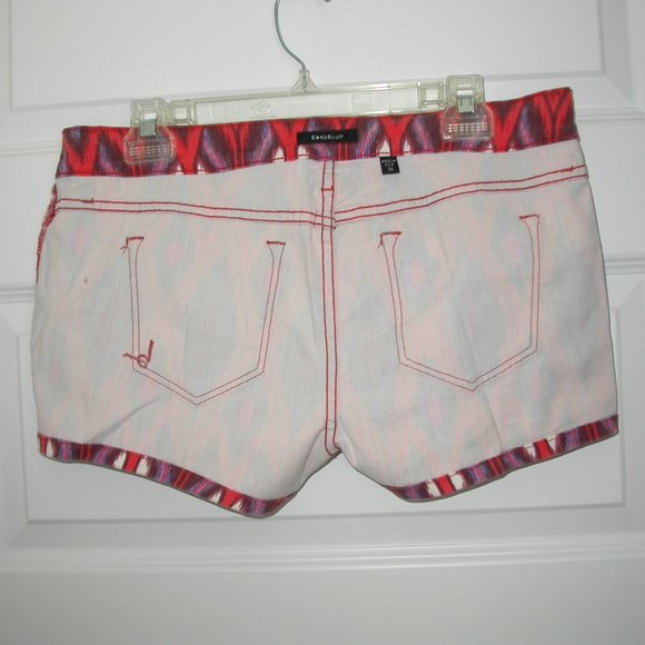 Diamond Patterned Stretch Denim Shorts - Picture 9 of 9